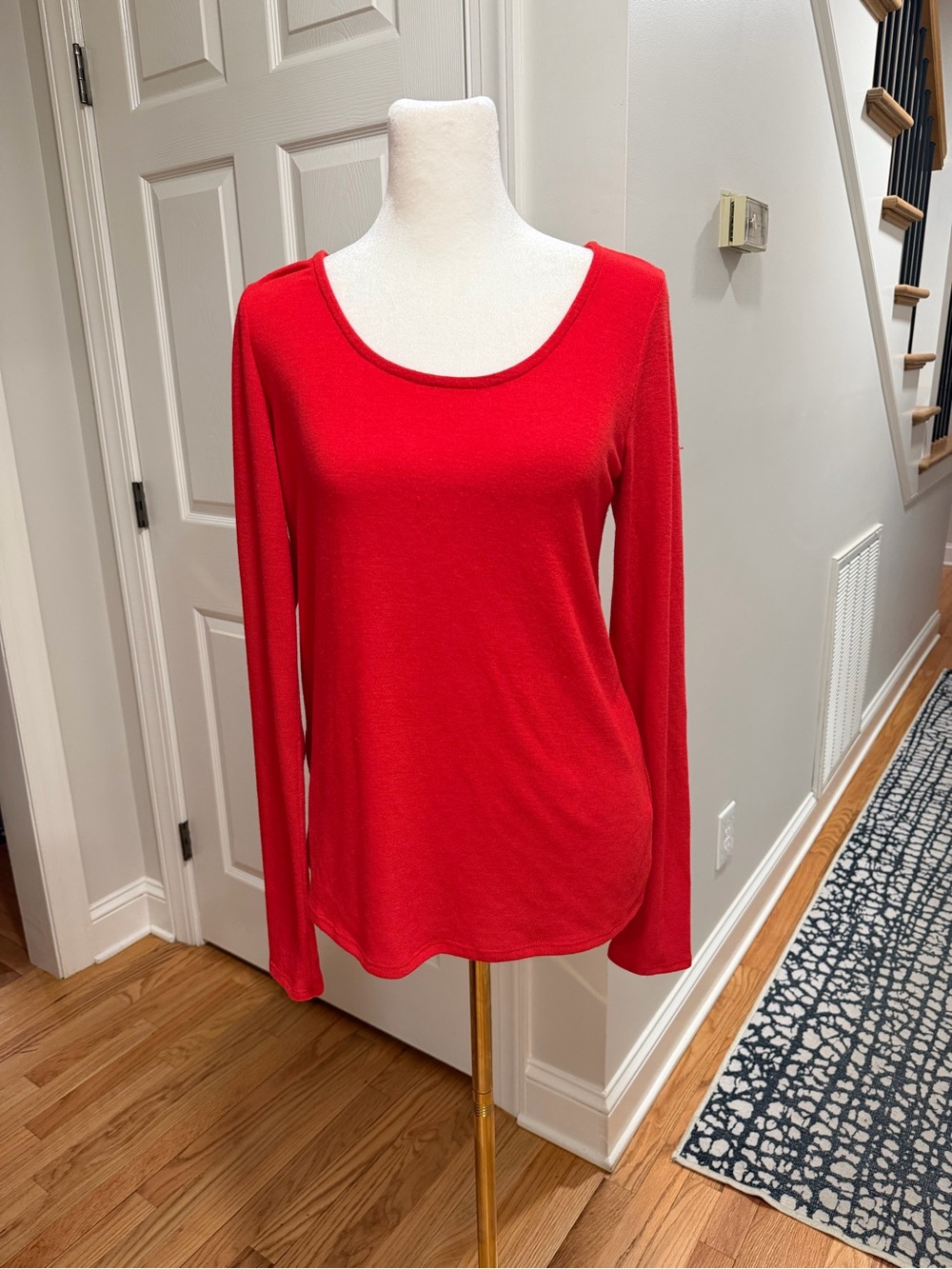 Women's Red Long-Sleeve Scoop Neck Open Back Top